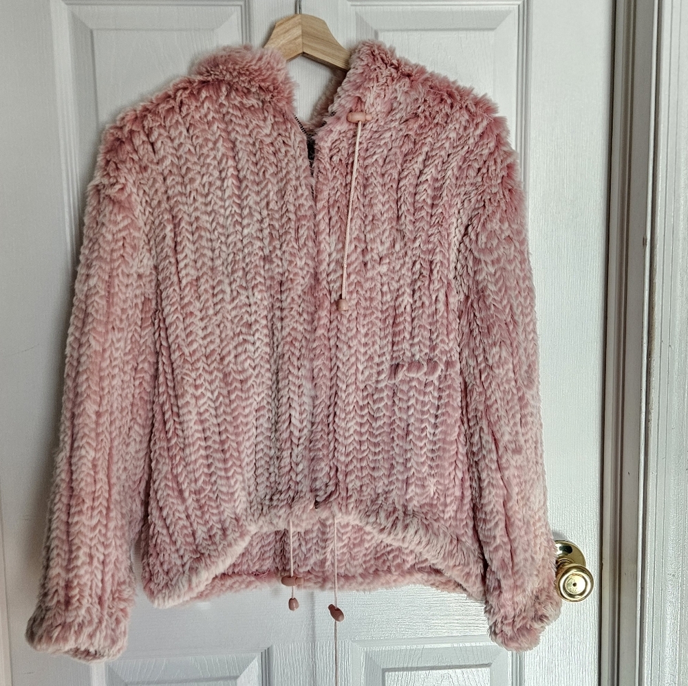 🎀 Cozy Luxe Real Fur Pink Zip-Up Jacket with Hood & Pockets